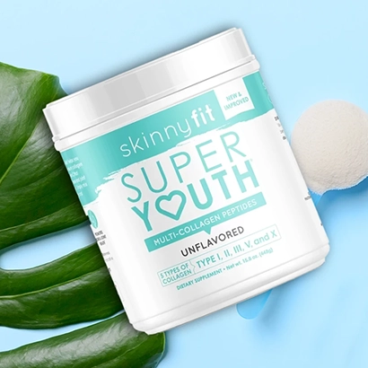 Skinnyfit super youth multi collagen peptides on blue leafy background